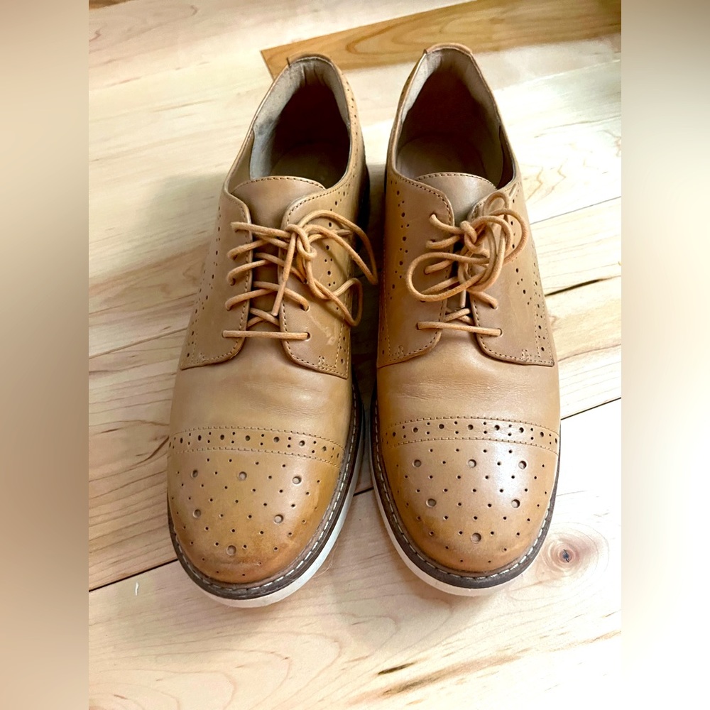 Clark’s oxfords size 9.5